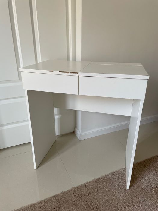 Biurko-toaletka z lustrem i szufladą