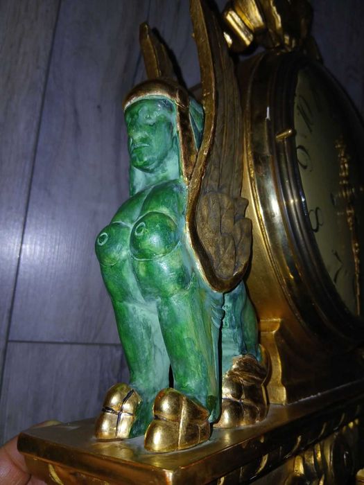 Настінний позолочений годинник , зроблено в Європі,дуже гарний, робочи