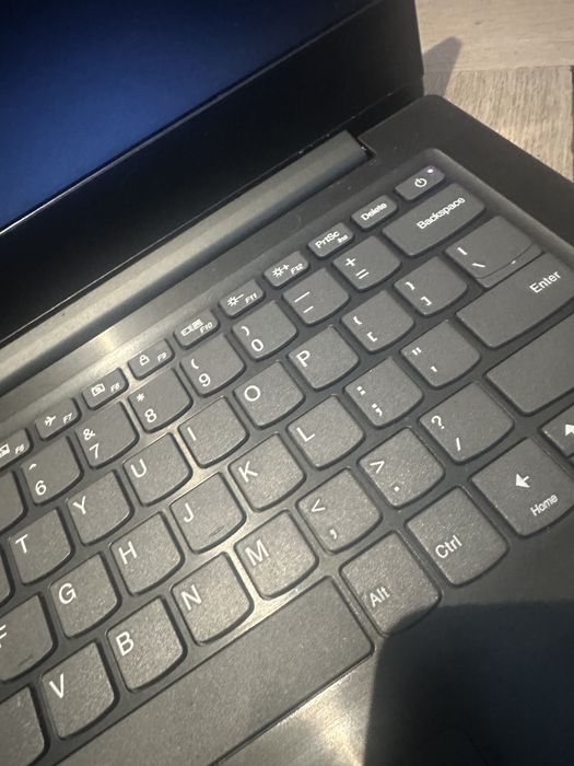 Laptot Lenovo Ideapad S145-14AST