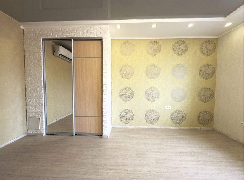 Прочаж чудового таунхауса в Агрономічному