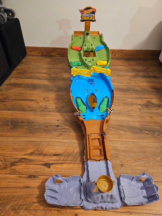 Hot Wheels Monster Trucks Tor wyścigowy Turniej Tytanów
