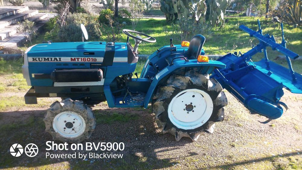 Tractor Kumiai kitsubishi 4x4 com fresa