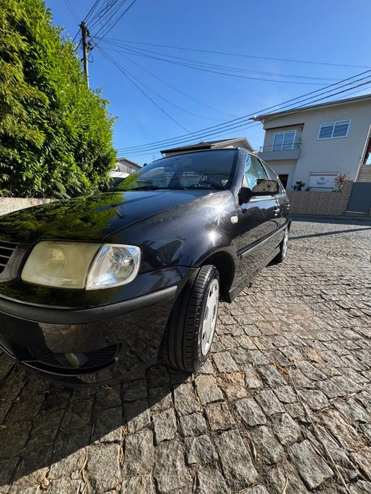 Polo 2001 1.0  com detalhes a fazer chama que da negocio