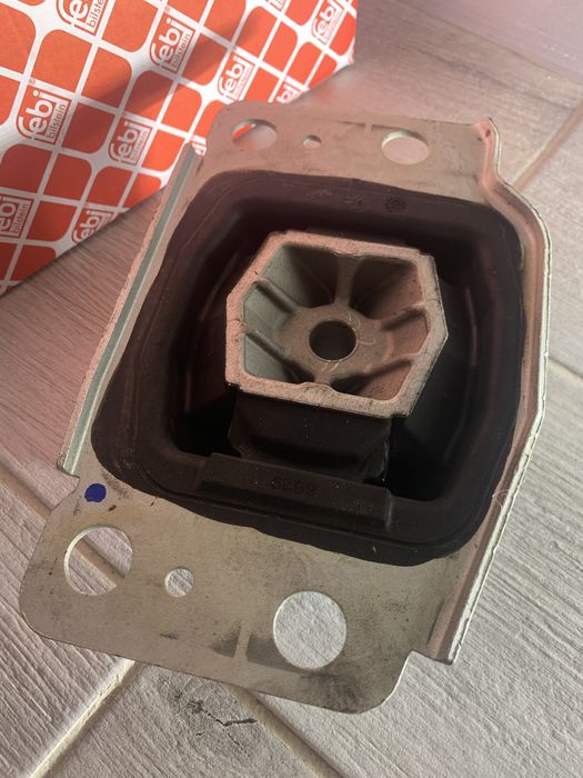 FEBI подушка двигуна ліва Mondeo / S-Max / Galaxy / S80 / V70