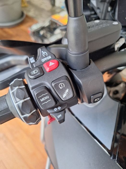 BMW R1250 Triple Black