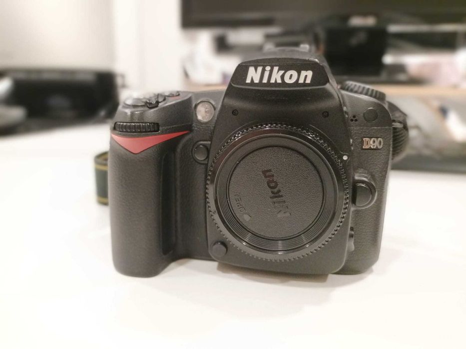 Nikon D90 + Objetiva AF-S 18-200mm VR + Acessórios em Excelente estado