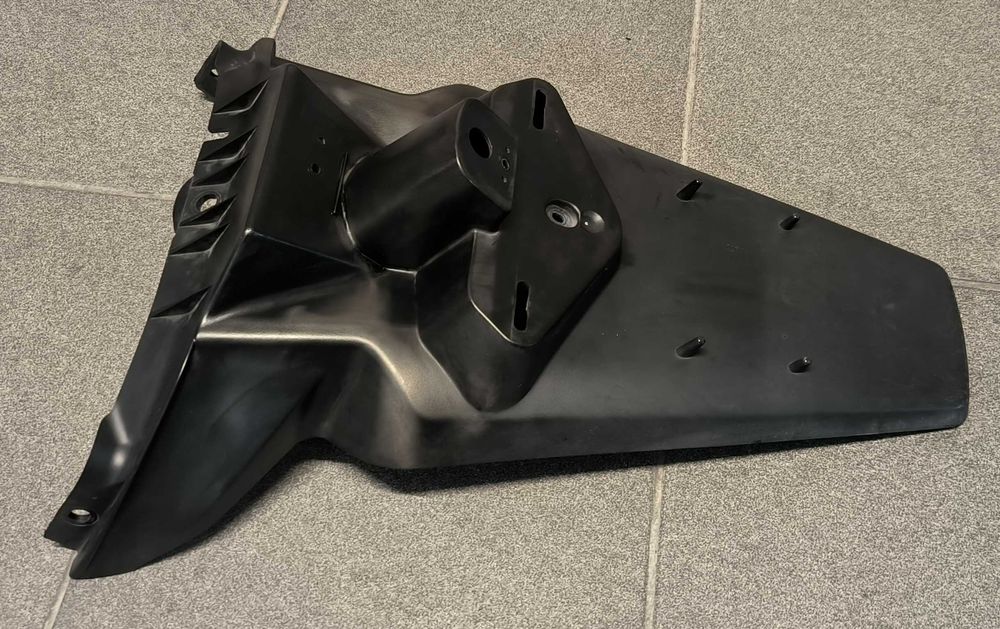 Vendo Guarda Lamas traseiro YAMAHA XMAX