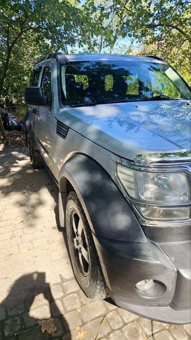 Автомобіль Dodge Nitro