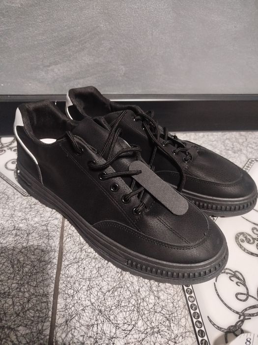 Чоловічі кросівки