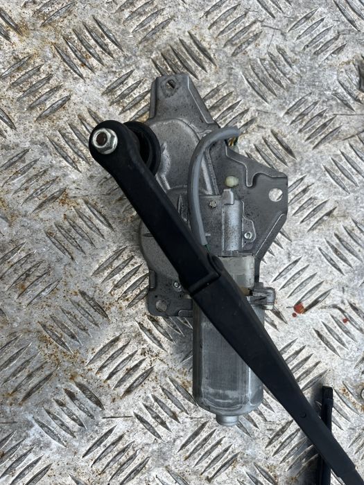 Suzuki jimny silniczek wycieraczki tylnej klapy