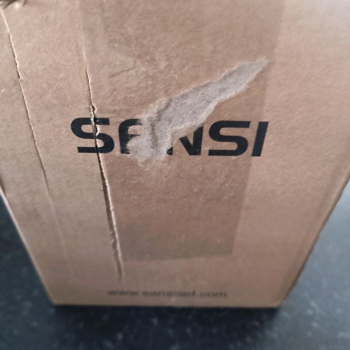 Sansi lampa LED        .