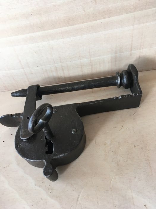 cadeado sec XVIII ferro