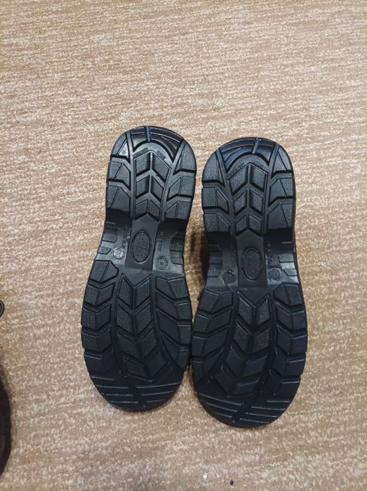 Продам рабочие ботинки 44 размер