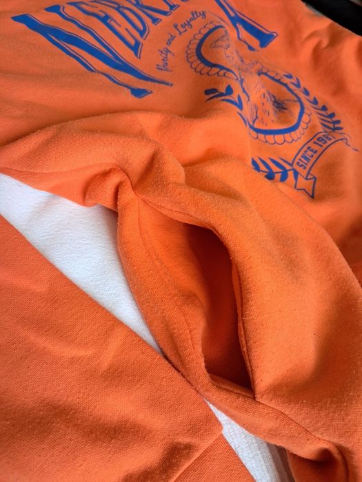 Pomarańczowa bluza z kapturem