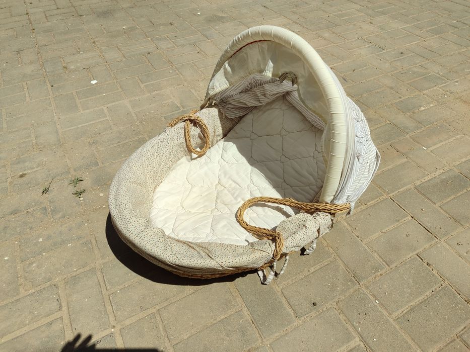 Alcofa de bebê pintas