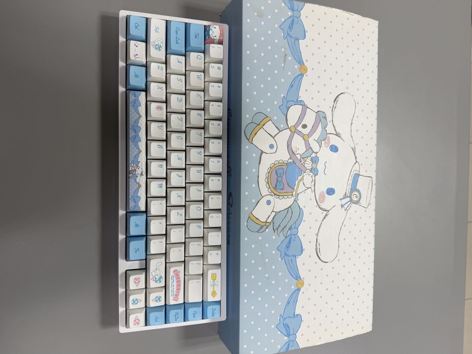 Teclado mecanico KBDFans e keycaps akko cinnamoroll