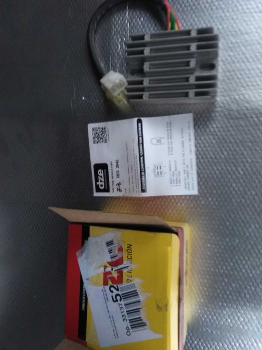 Regulator napięcia 12V Moto Guzzi nowy