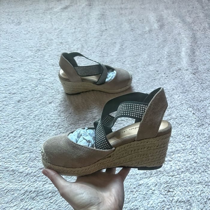 Beżowo brązowe welurowe espadryle rozmiar 32