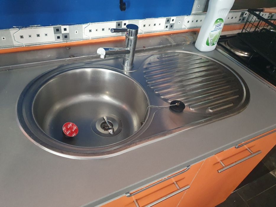 Lote de eletrodomésticos e mobília