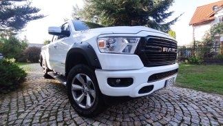 Dodge RAM 1500 HEMI 5,7 4WD-auto 5 generacja V