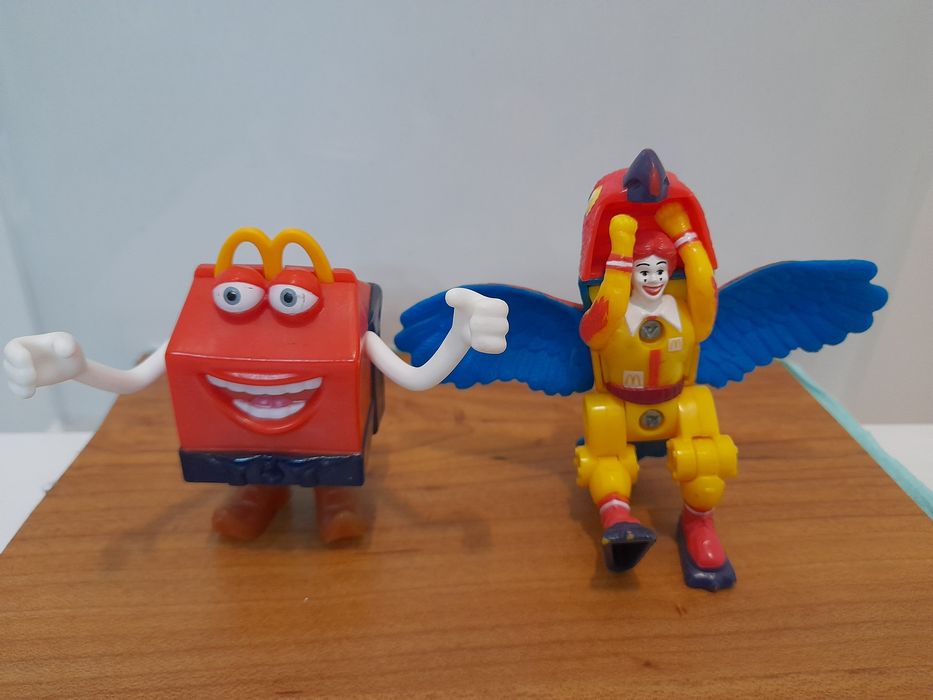 Varios brinquedos mc donalds