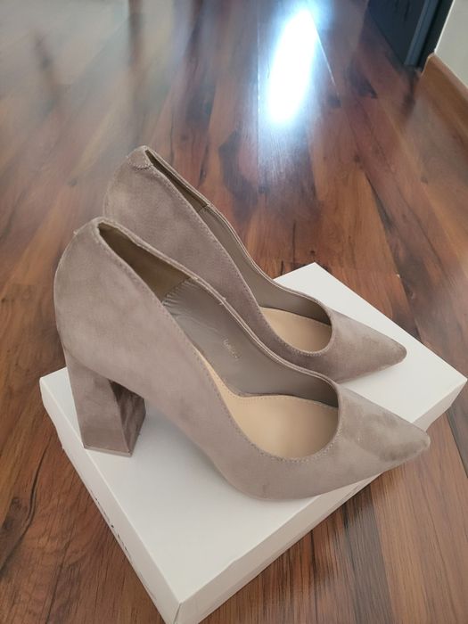 Buty zamszowe jasne