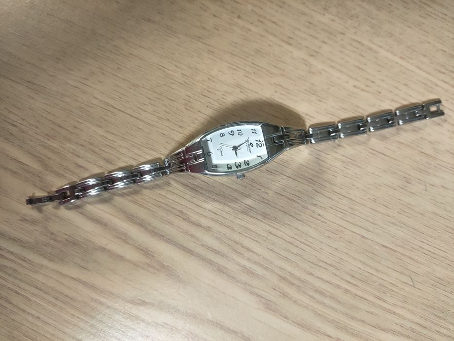 Zegarek damski w stylu bransoletki