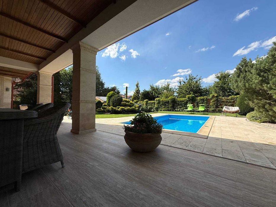 Продажа дома в Совиньоне. Бассейн. Дизайнерский ремонт. 12,5 соток