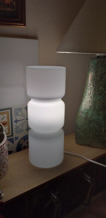 Szklana lampa stołowa