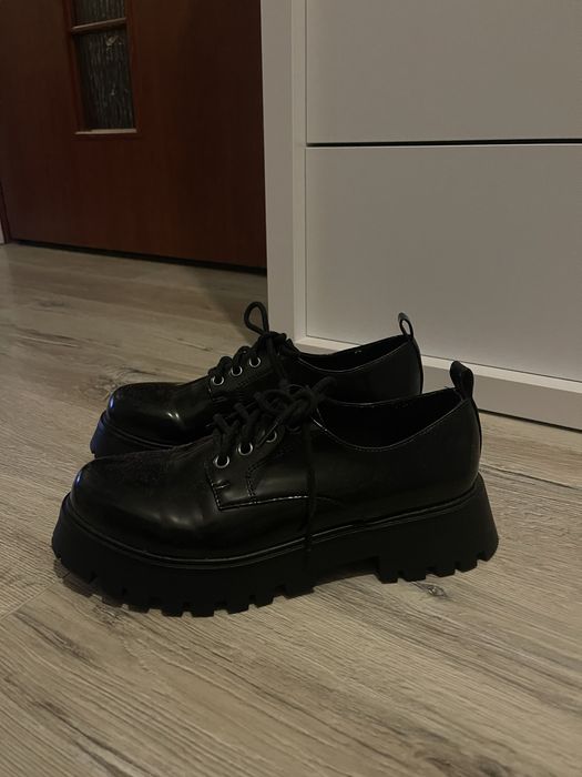 Buty lakierowane