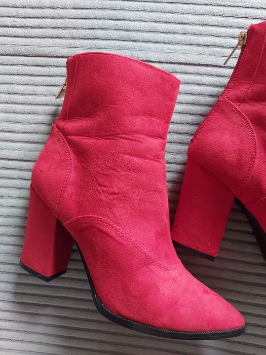 Czerwone botki na słupku River Island 36