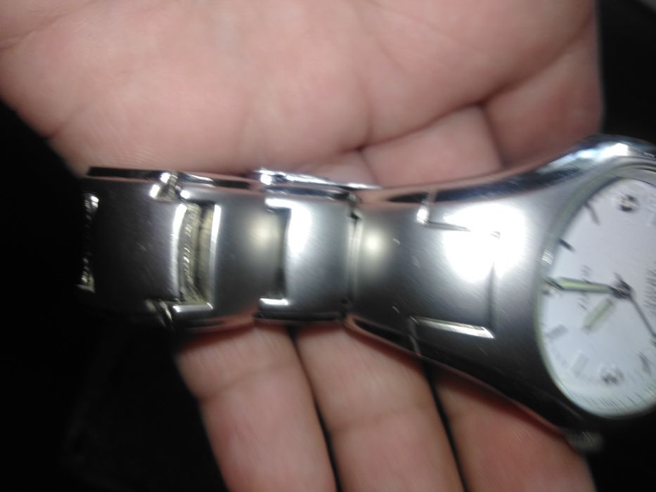 Часы кварц,идут нормально.