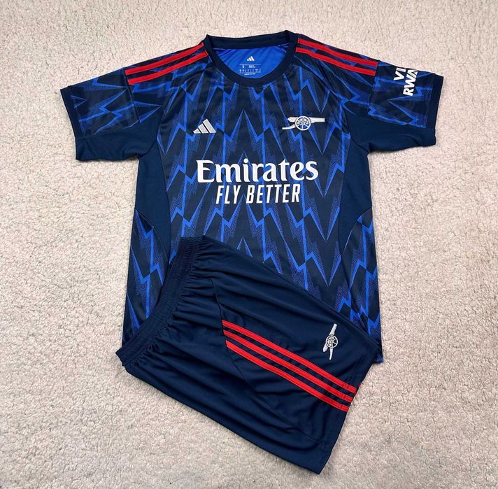 Футбольная форма Арсенал Манчестер Сити Манчестер Юнайтед 25-26