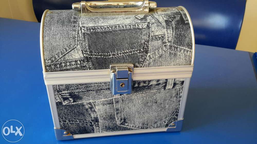 Baú pequeno em bom estado de conservacao