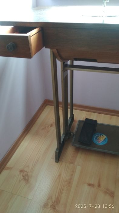 Stół do maszyny do szycia
