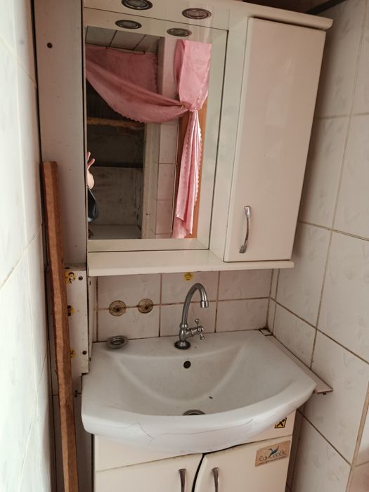 Велика кімната в гуртожитку, Антонова