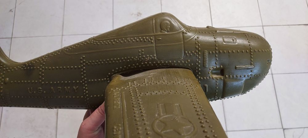 Avião militar plástico