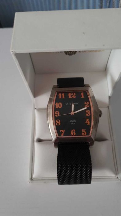 Годинник чоловічий на металевому ременці. Часы спутник