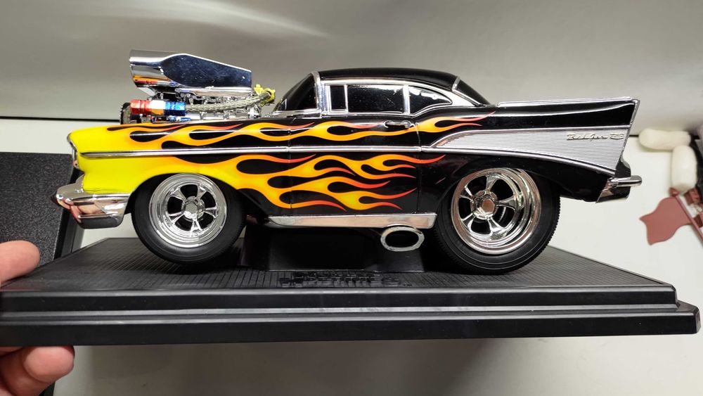 Редкие машинки dinky toys hot wheels 1:18 2001 Muscle Machines Chevy