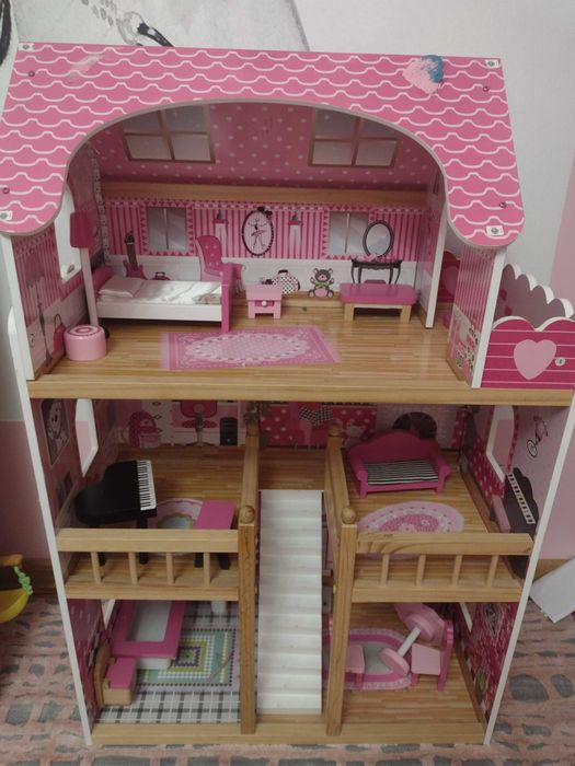 Domek dla lalek piętrowy