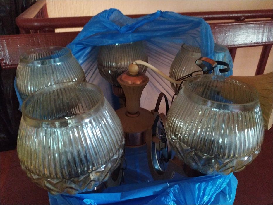 Продається люстра