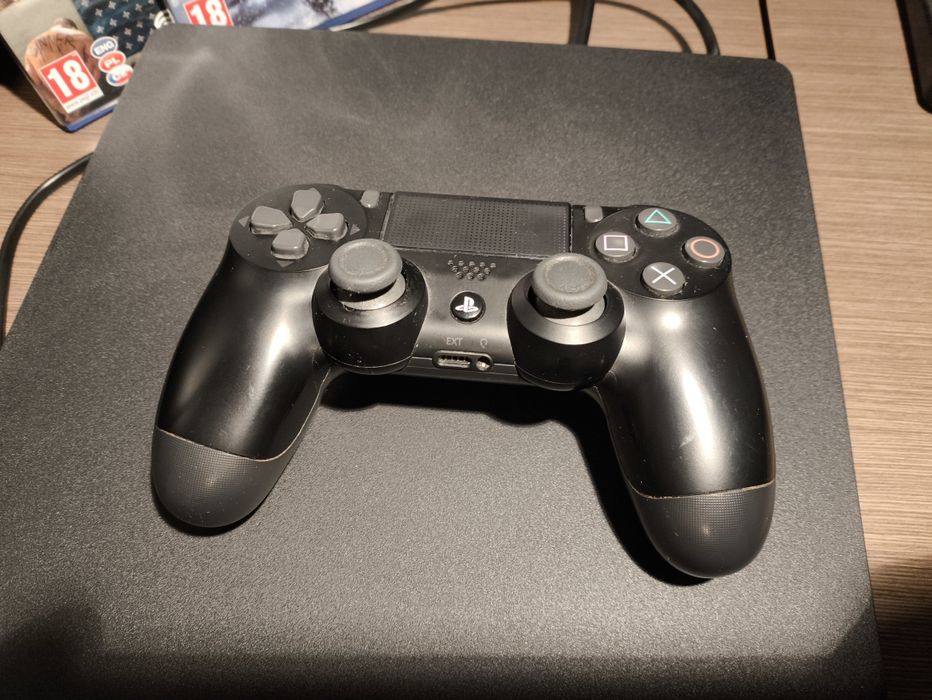 Ps4 slim 1 TB + gry + pad + hdmi