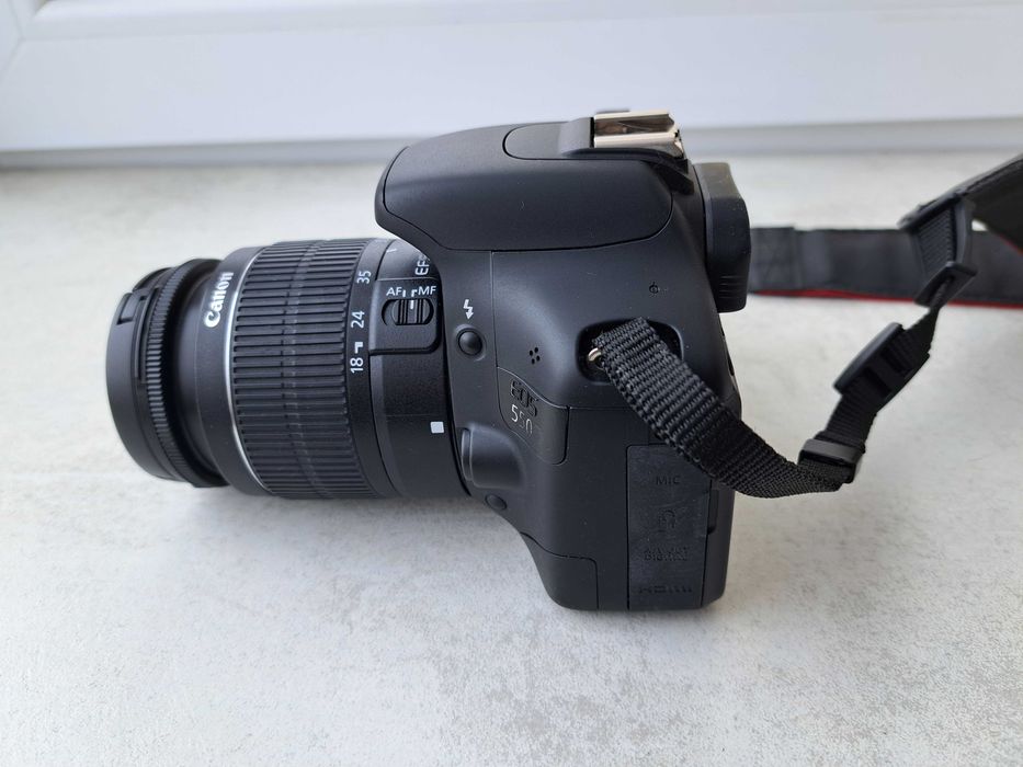 цифрова дзеркальна камера Canon EOS 550D