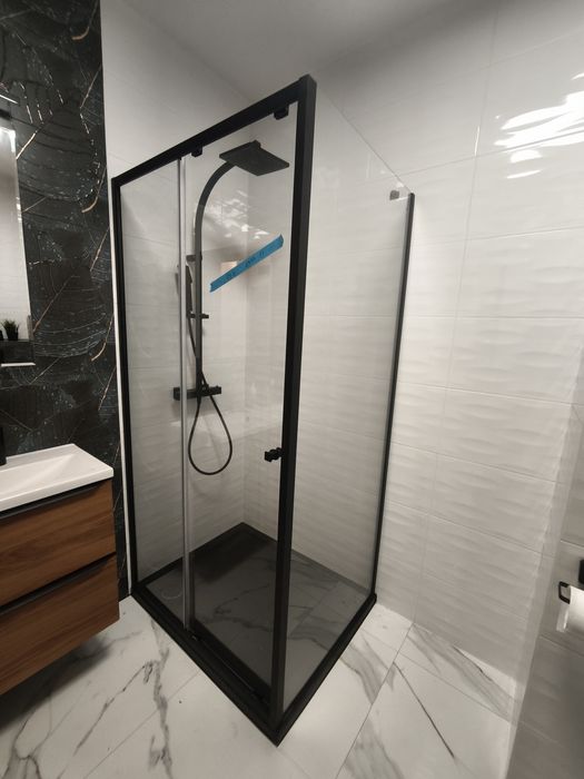 Montaż kabin prysznicowych oraz wyposażenia łazienkowego