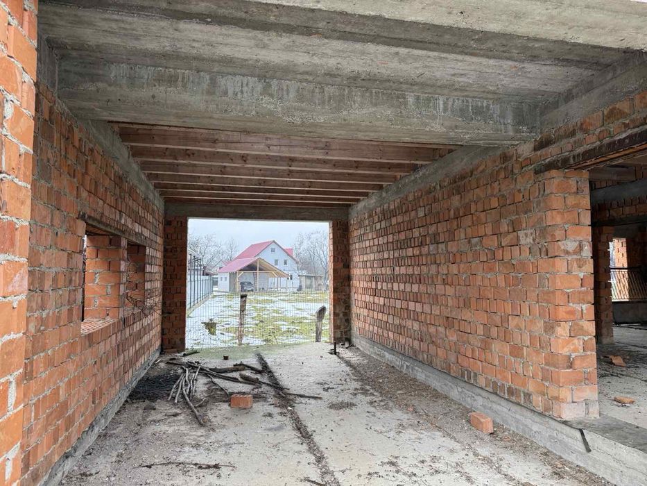 Будинок   с.Чумальово   центрі. По центральній вулиці