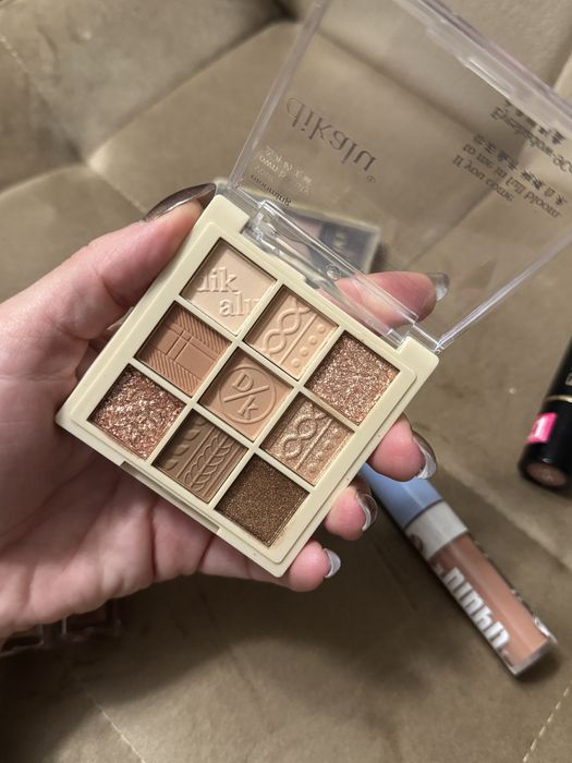 Zestaw kosmetyków kolorowych