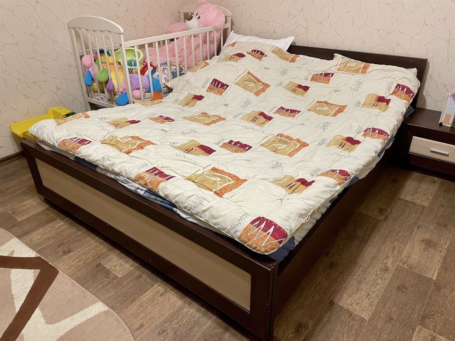 Продам кровать с матрасом