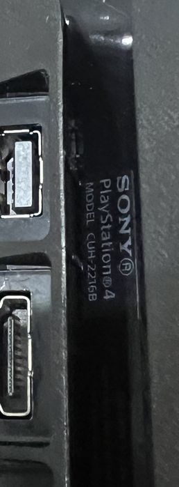 Playstation 4 Slim c\ 2 comandos