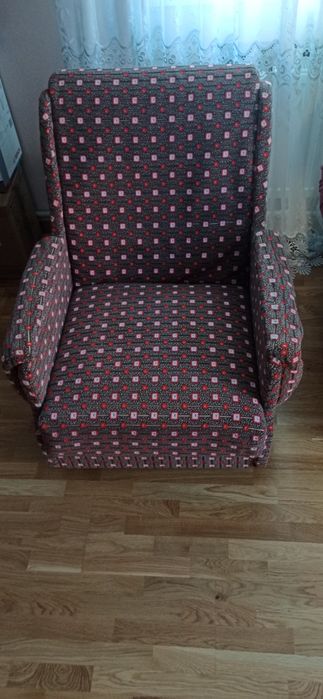 Продам 2 м'які крісла