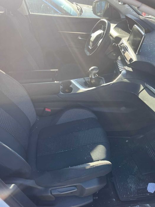 Peugeot 5008 salvado